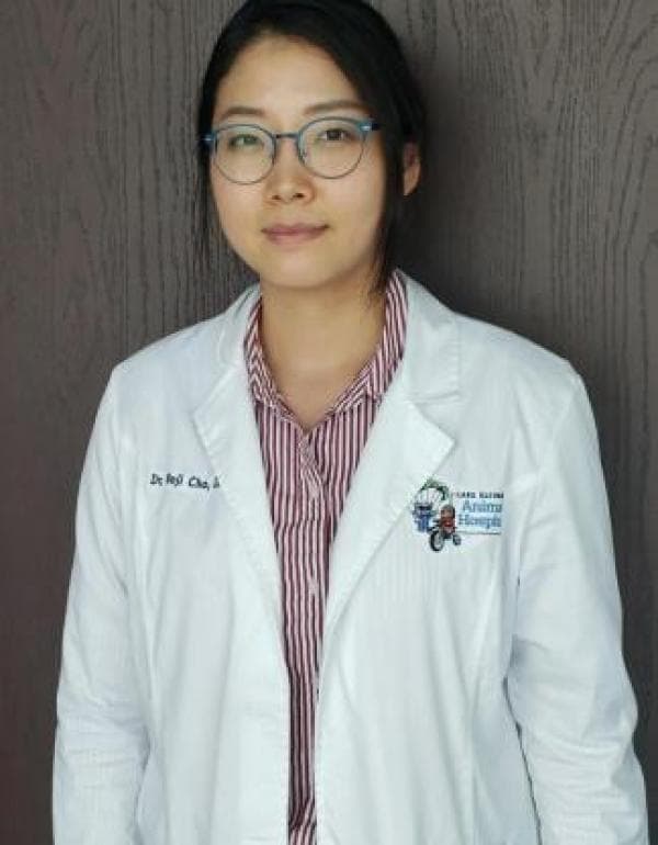 Minji Cho DVM