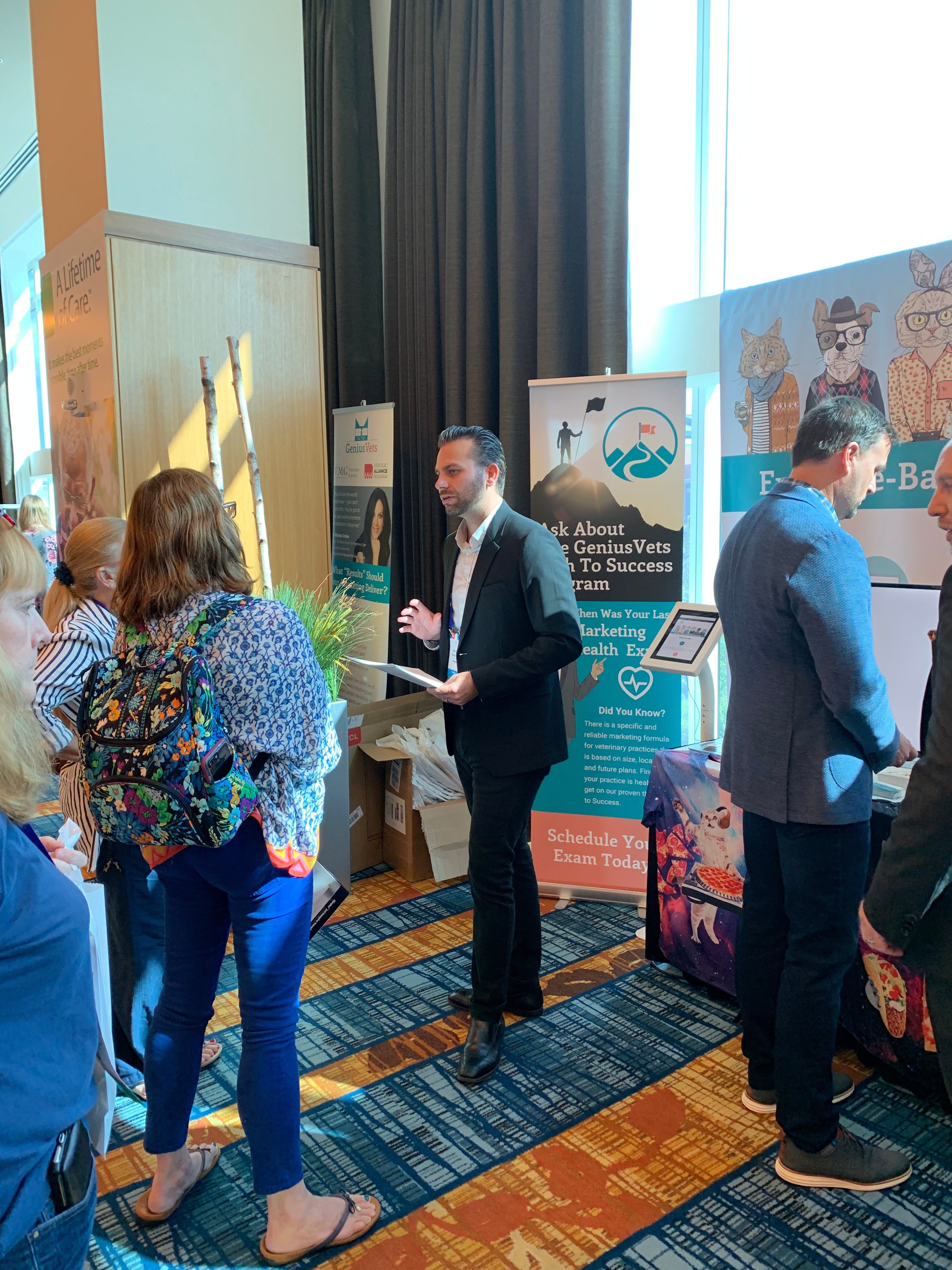 GeniusVets consultant Morgan talks with conference attendees